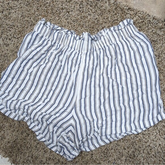 Hollister Pull On Elastic Waist Striped Shorts Women's Size Small - Picture 2 of 10